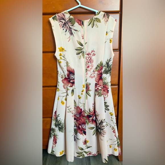 Floral dress💐 - Picture 3 of 3